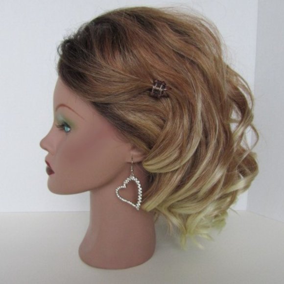 White Crystals Heart Shape Fashion Earrings - Picture 8 of 9